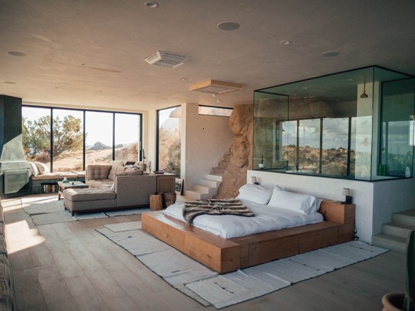 Mountain residence with aluminum sunroom